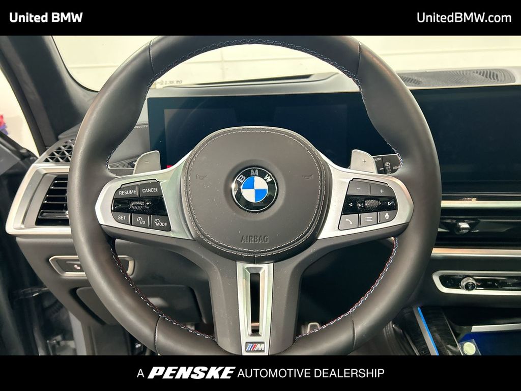 2025 BMW X7 M60i 14