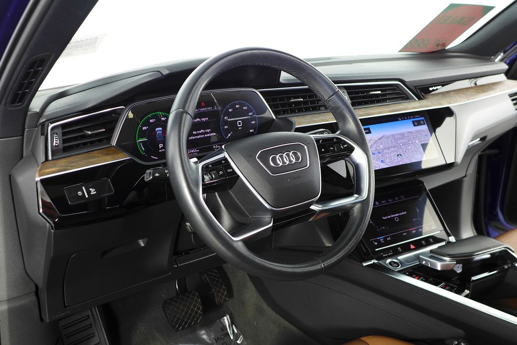 Thumbnail: 2022 Audi e-tron - 31