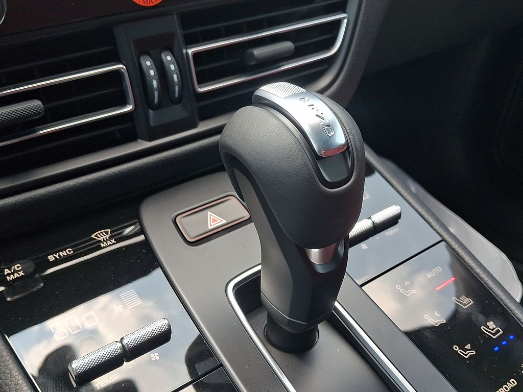 Thumbnail: 2026 Porsche Macan - 17