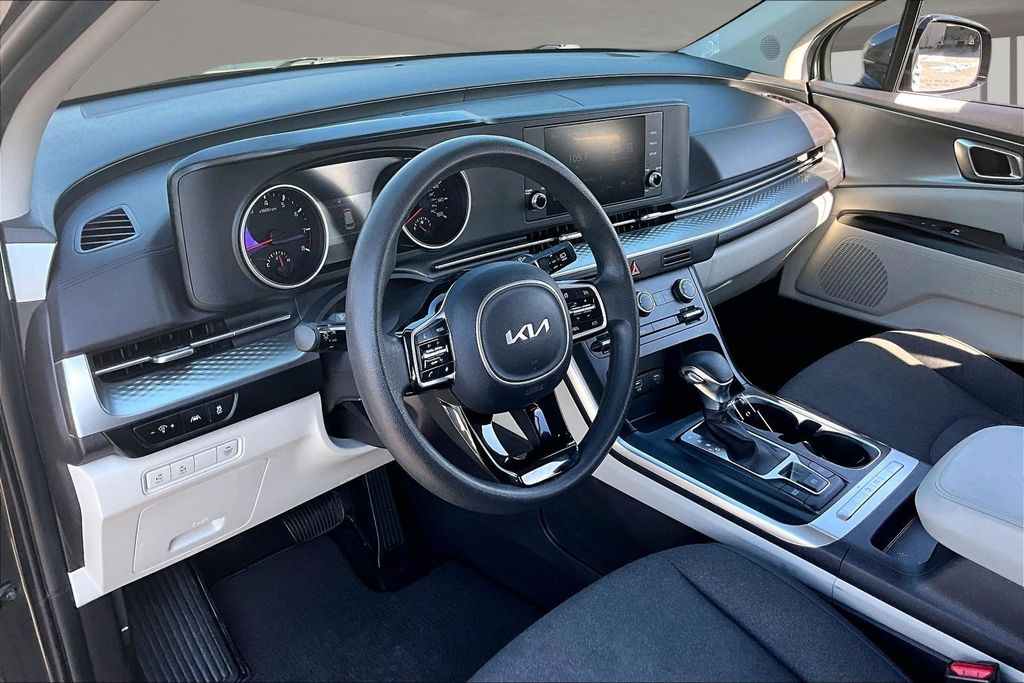 Used 2024 Kia Carnival Van