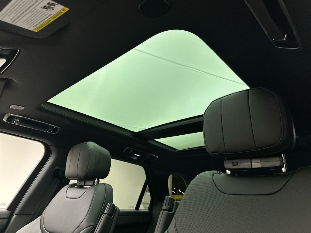 Thumbnail: 2025 Land Rover Range Rover Sport - 8