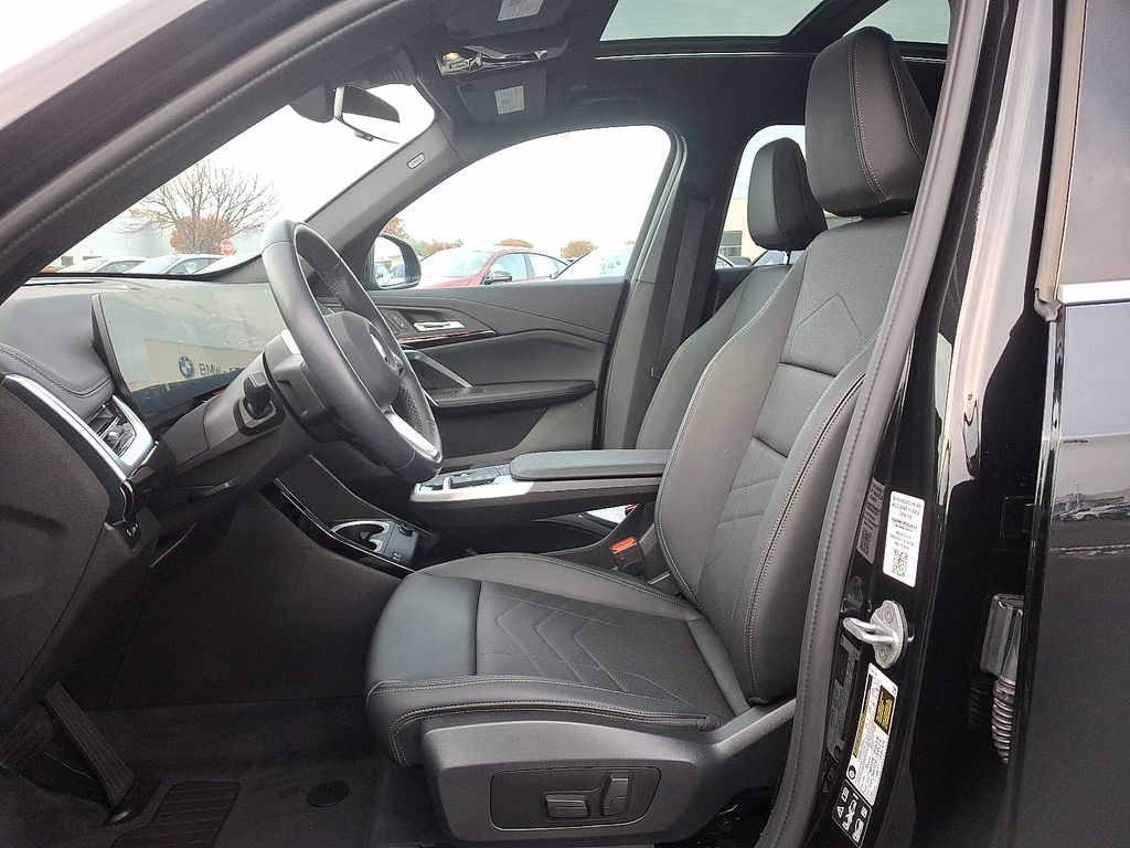 Thumbnail: 2025 BMW X1 - 14