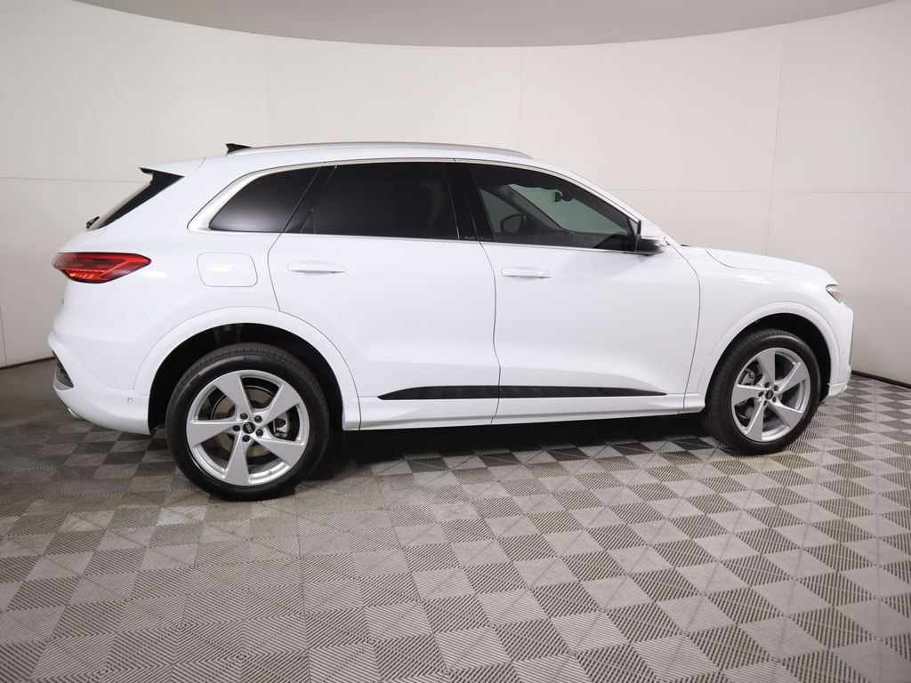 Thumbnail: 2025 Audi Q5 - 4