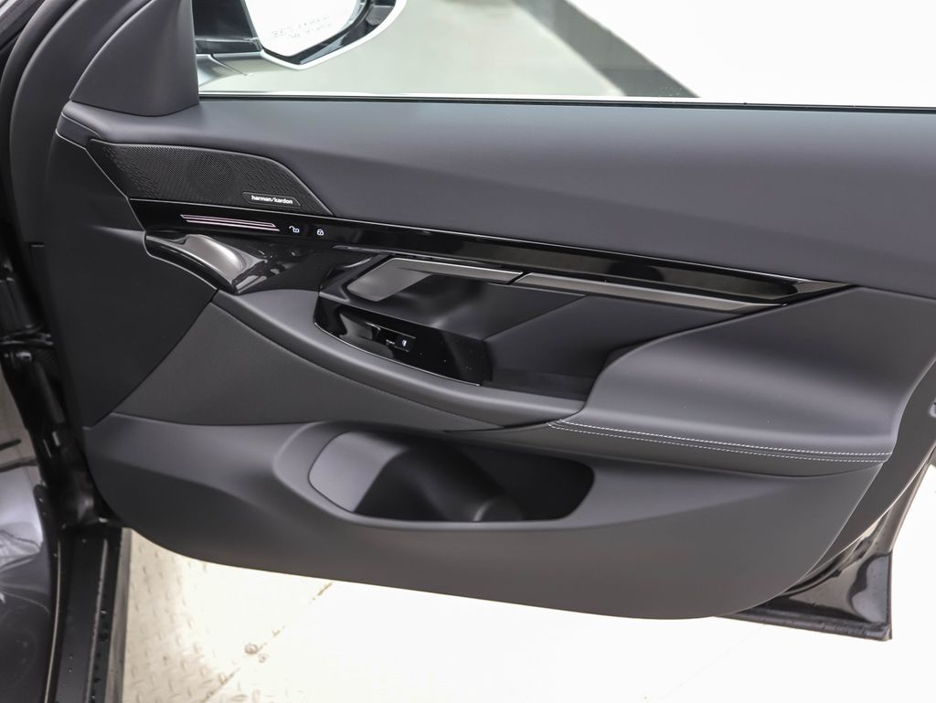 Thumbnail: 2026 BMW 5 Series - 29