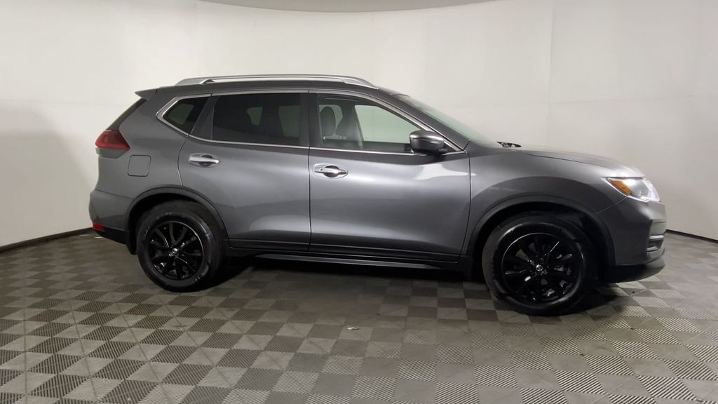 2020 Nissan Rogue SV 9