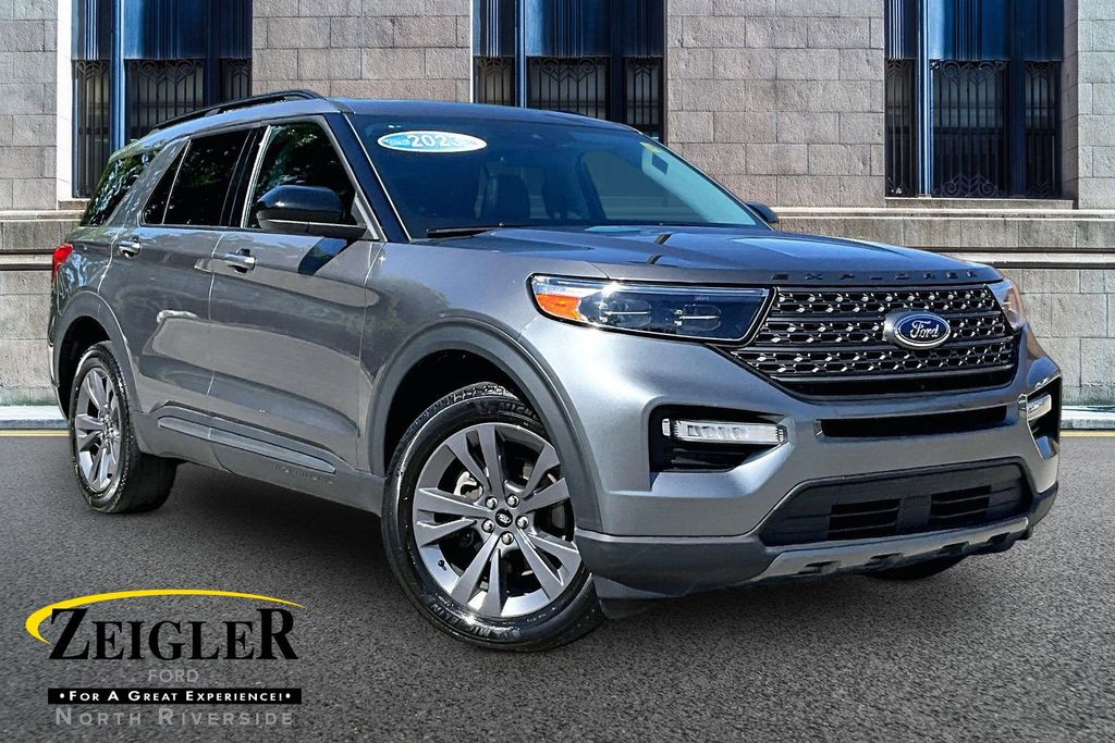2023 Ford Explorer XLT 4WD's photo