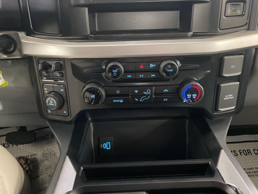 2025 Ford F-250SD XLT photo