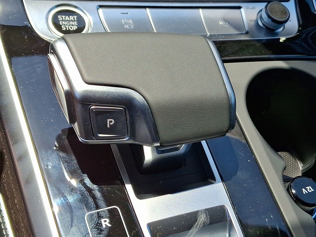 Thumbnail: 2026 Audi Q8 - 8