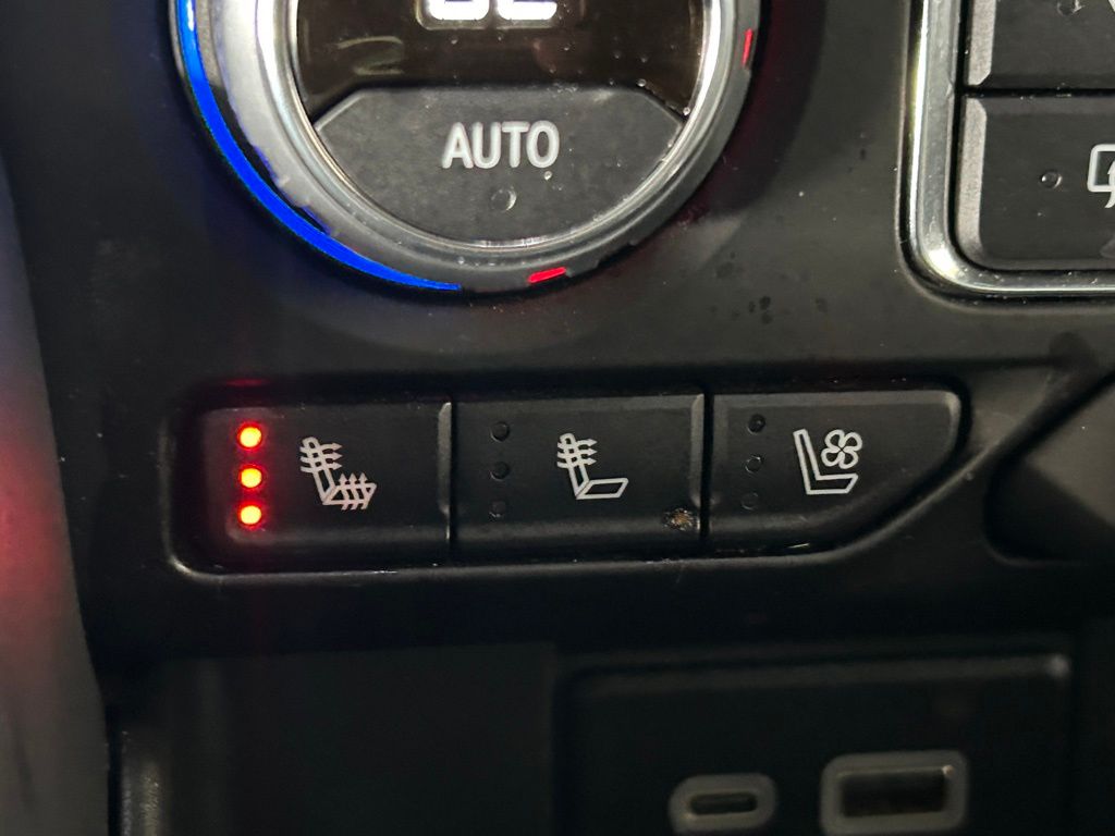 Used 2024 Black Chevrolet Premier image 27