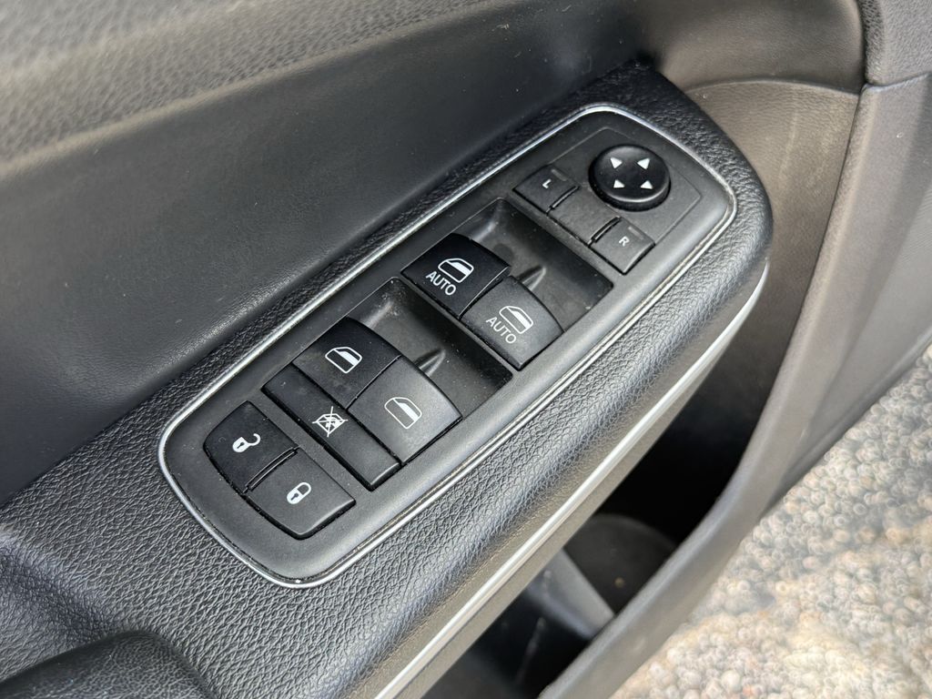 2019 Chrysler 300 Touring - 10