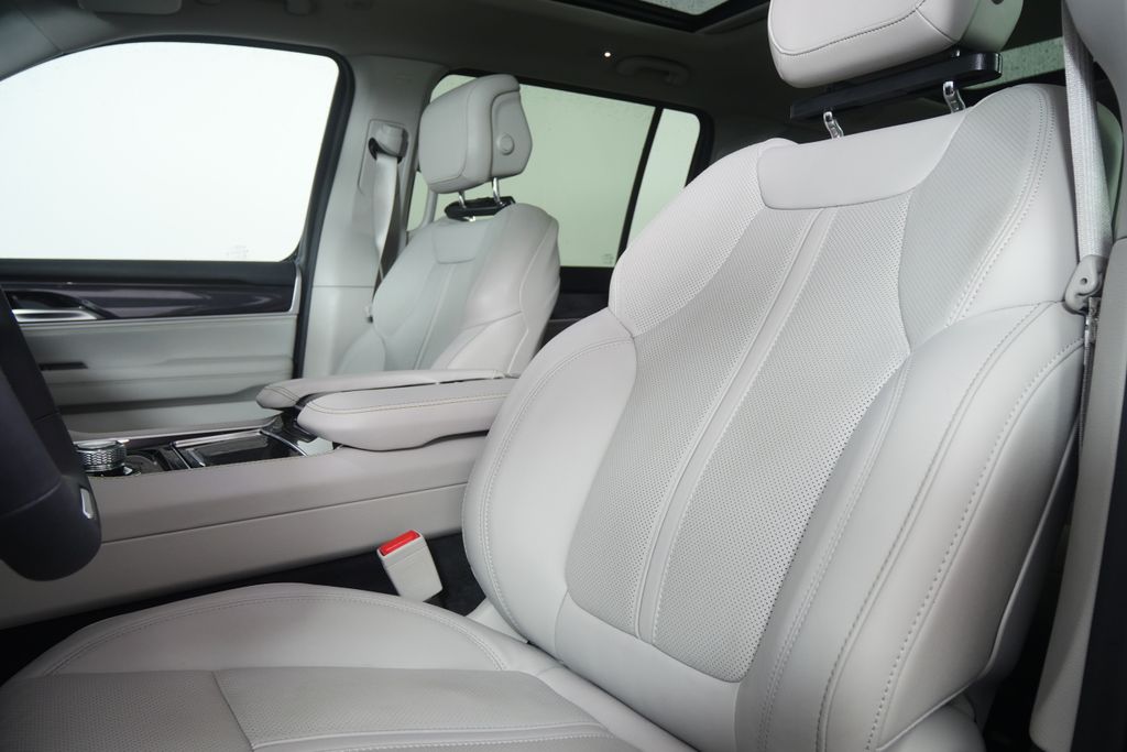 Thumbnail: 2024 Jeep Wagoneer - 10