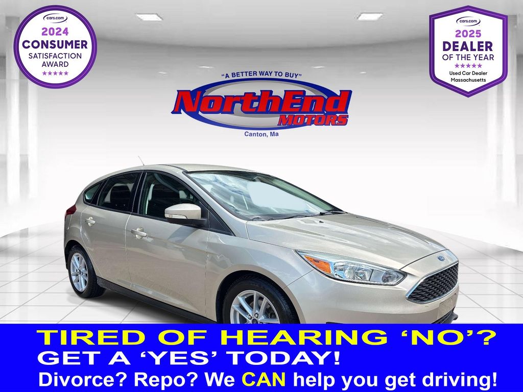 White Gold Metallic 2017 Ford Focus Hatchback Front-Wheel Drive 6-Speed Automatic