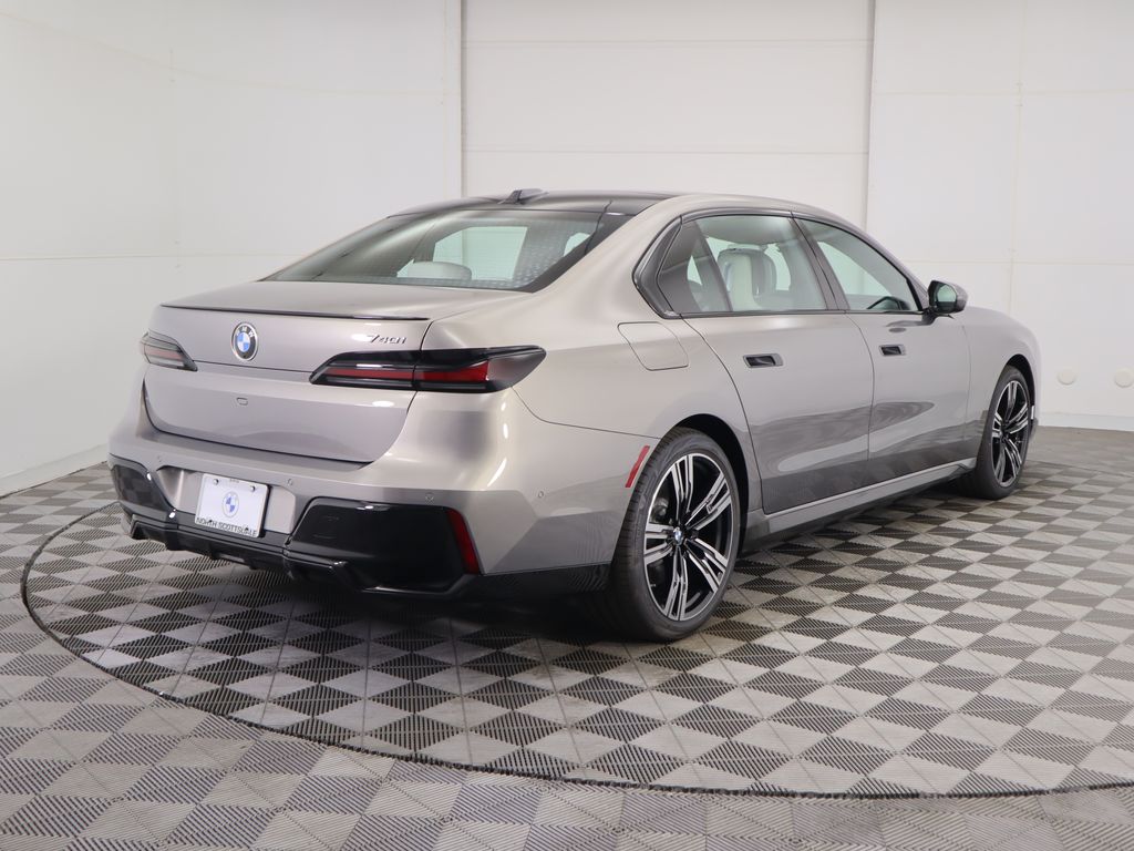 Thumbnail: 2025 BMW 7 Series - 5