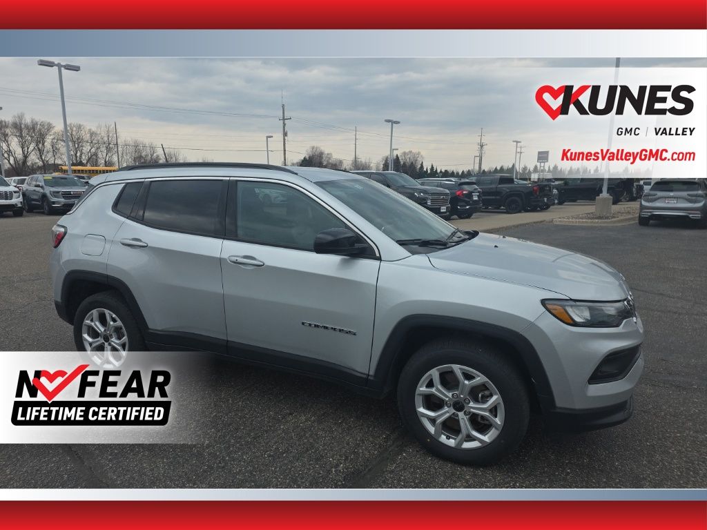 Silver Zynith Metallic Clearcoat 2025 Jeep Compass Latitude 4WD SUV / Crossover Four-Wheel Drive 8-Speed Automatic