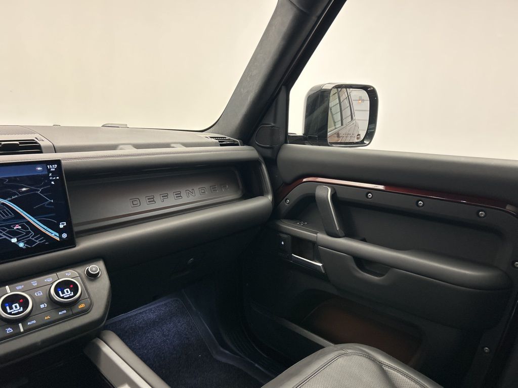 Thumbnail: 2025 Land Rover Defender - 24