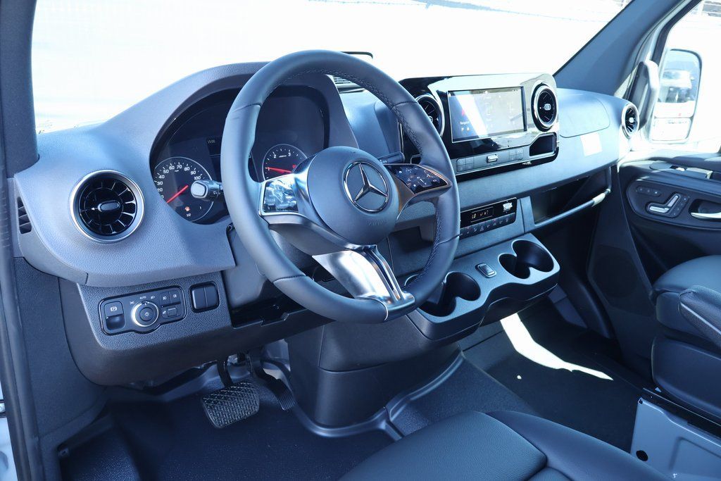 Thumbnail: 2026 Mercedes-Benz Sprinter - 3