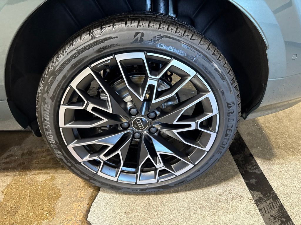Thumbnail: 2026 Audi Q3 - 11