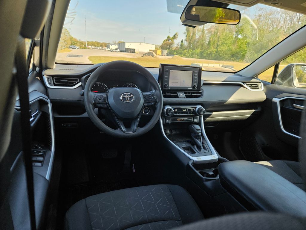 2021 Toyota RAV4 XLE 12