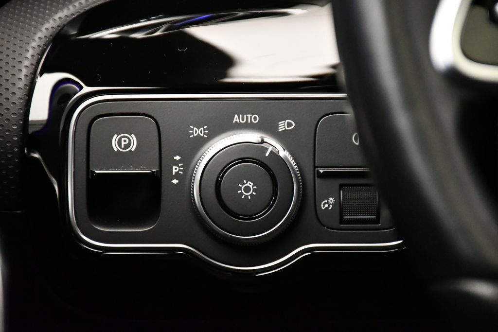 Thumbnail: 2022 Mercedes-Benz A-Class - 21