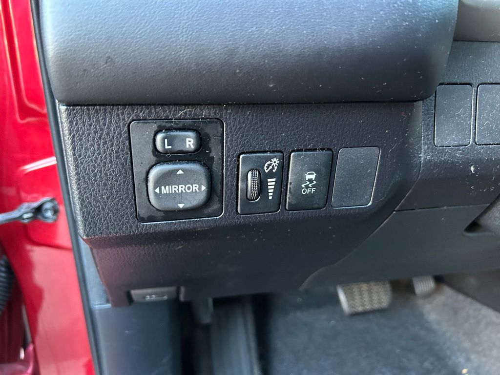 Thumbnail: 2013 Toyota RAV4 - 17