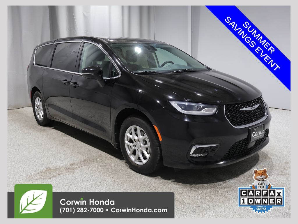 Diamond Black Crystal Pearlcoat 2024 Chrysler Pacifica Minivan Front-Wheel Drive 9-Speed Automatic