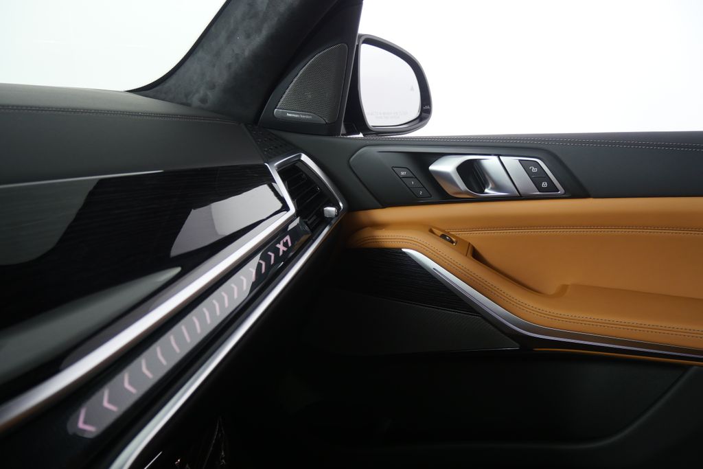 Thumbnail: 2026 BMW X7 - 28
