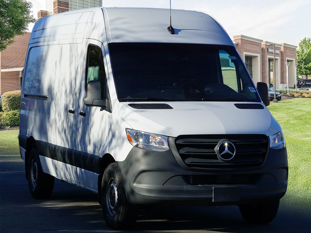 Thumbnail: 2025 Mercedes-Benz Sprinter - 3