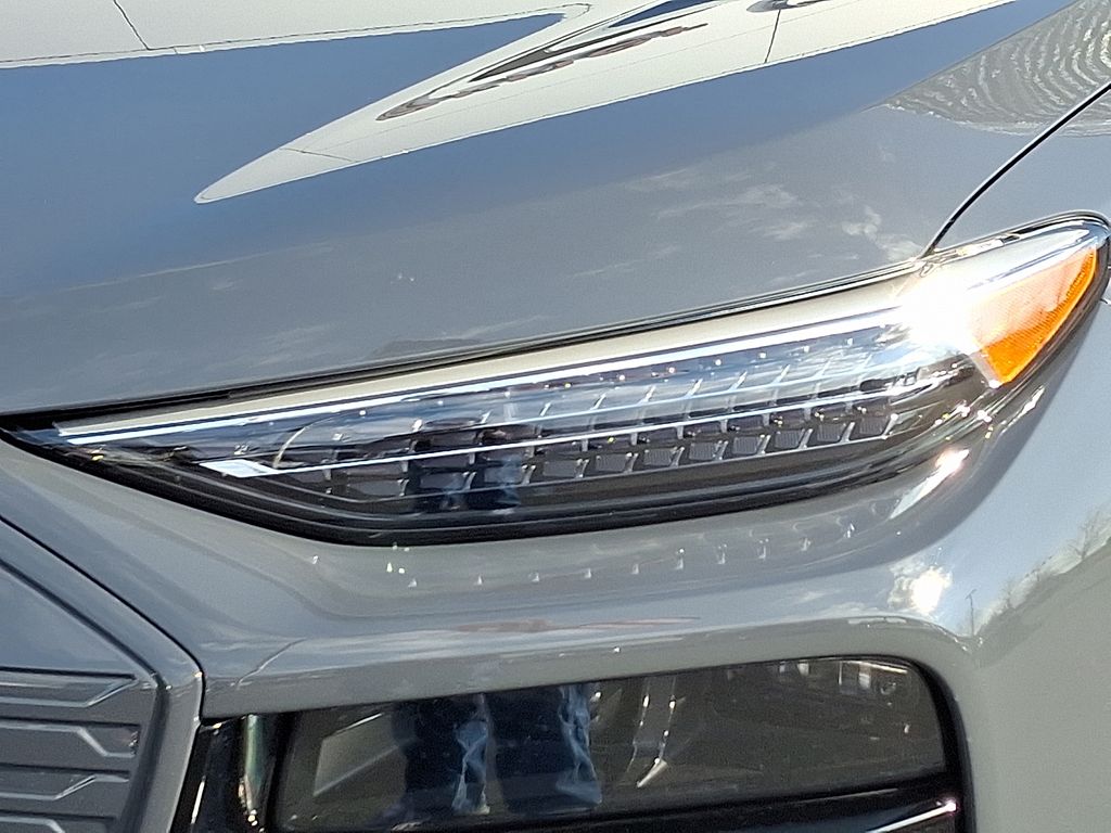 Thumbnail: 2025 Audi Q6 e-tron - 9