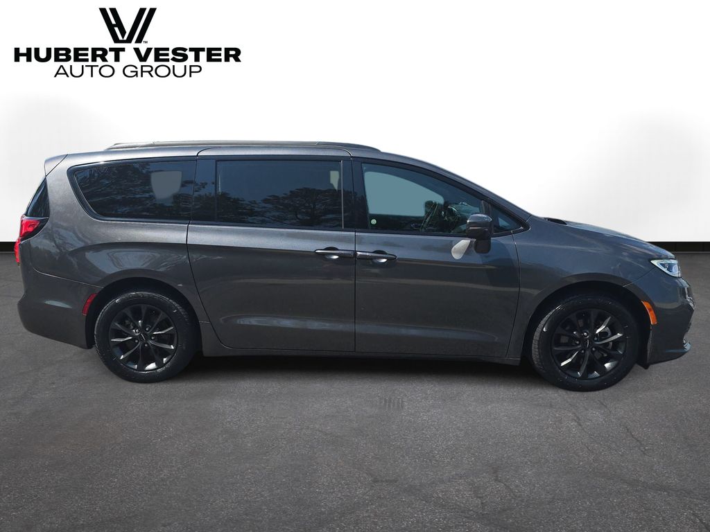 Used 2021 Chrysler Pacifica Van