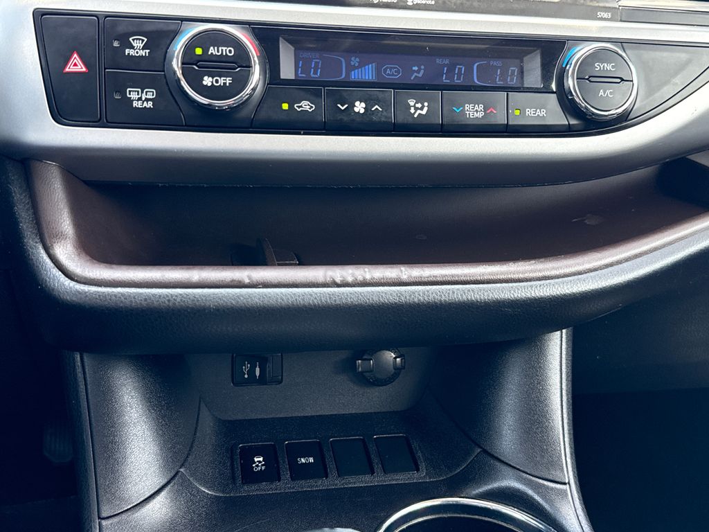 Used 2015 Black Toyota XLE V6 image 21