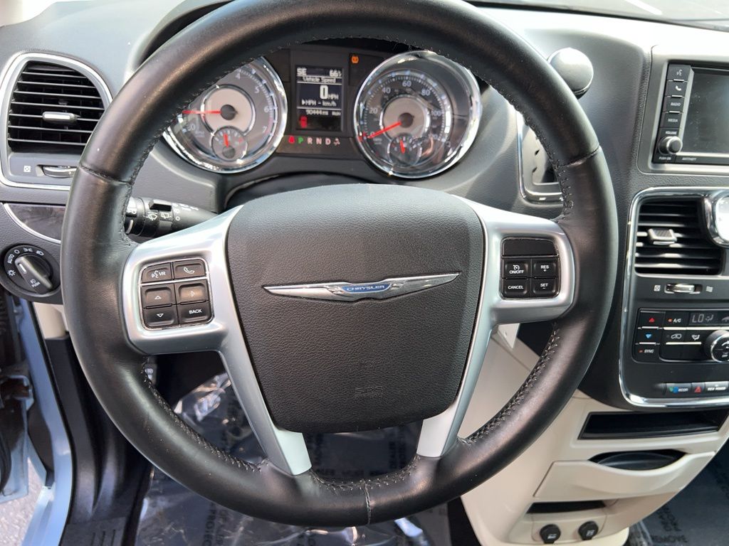 2013 Chrysler Town & Country Touring 12