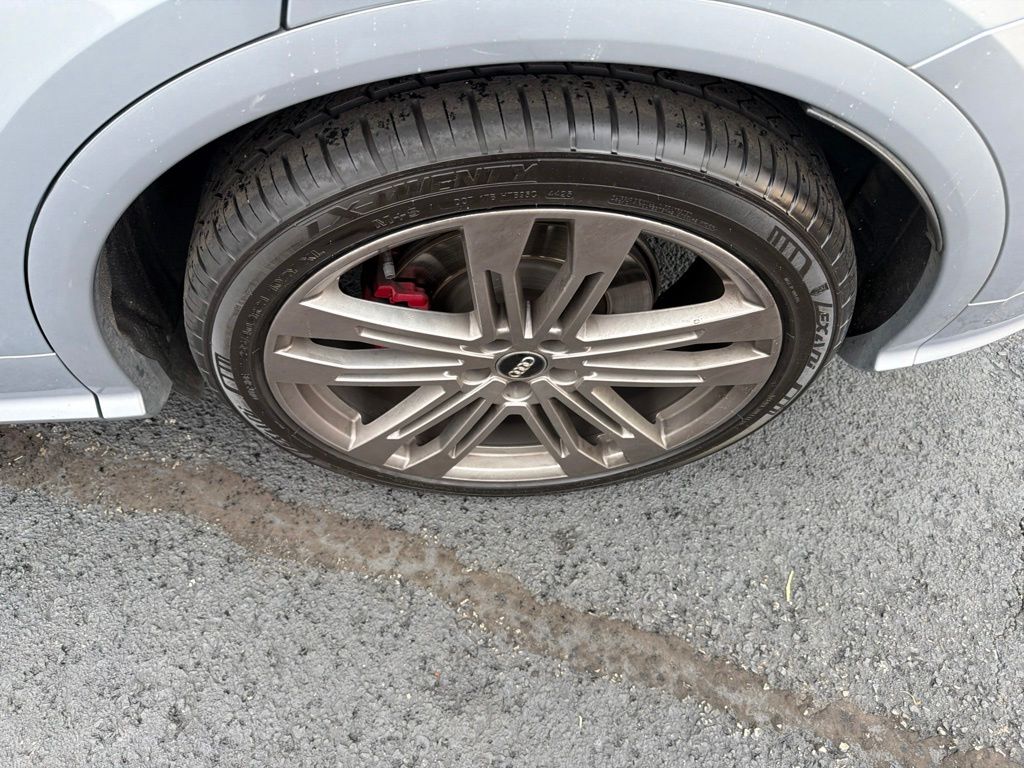 Used 2018 Silver Audi 3.0T Prestige image 10