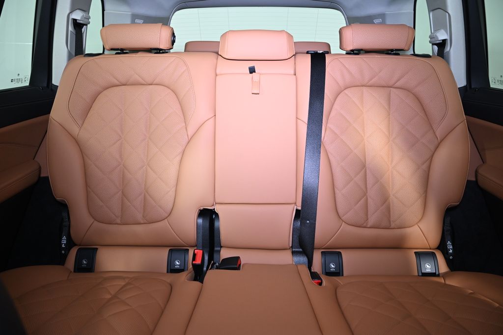 Thumbnail: 2026 BMW X7 - 25
