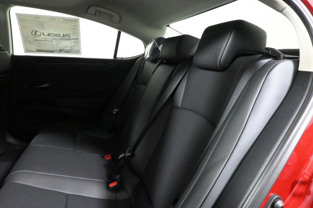 Thumbnail: 2025 Lexus ES - 4