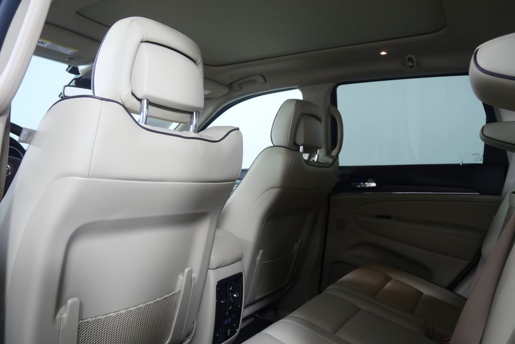 Thumbnail: 2021 Jeep Grand Cherokee - 17