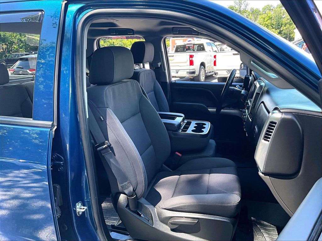 2019 Chevrolet Silverado 1500 LD — photo 11