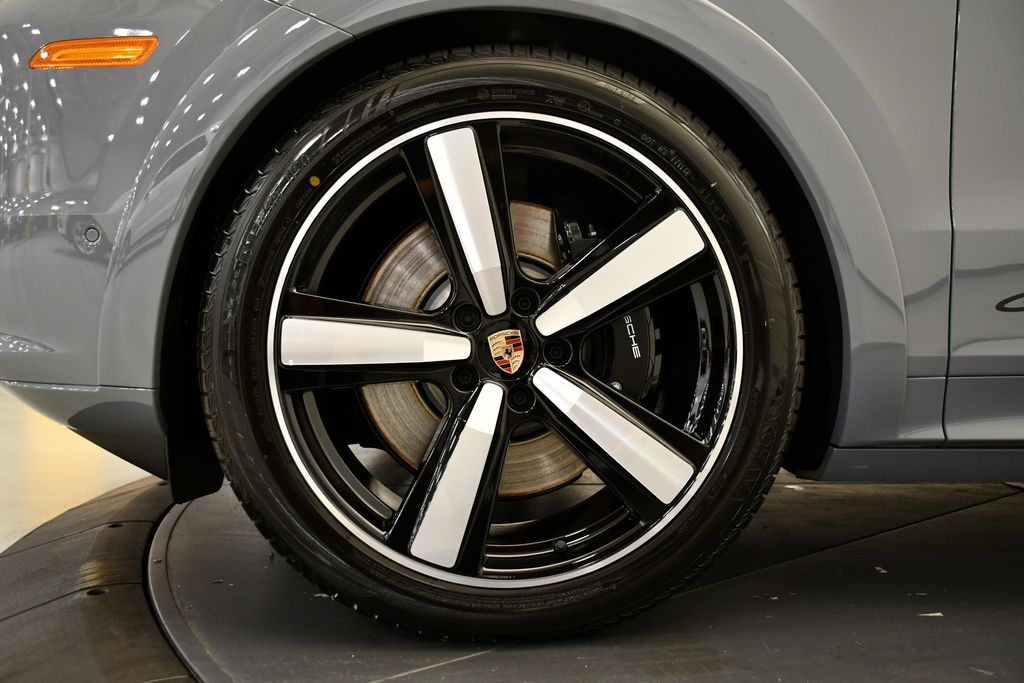 Thumbnail: 2025 Porsche Cayenne - 16