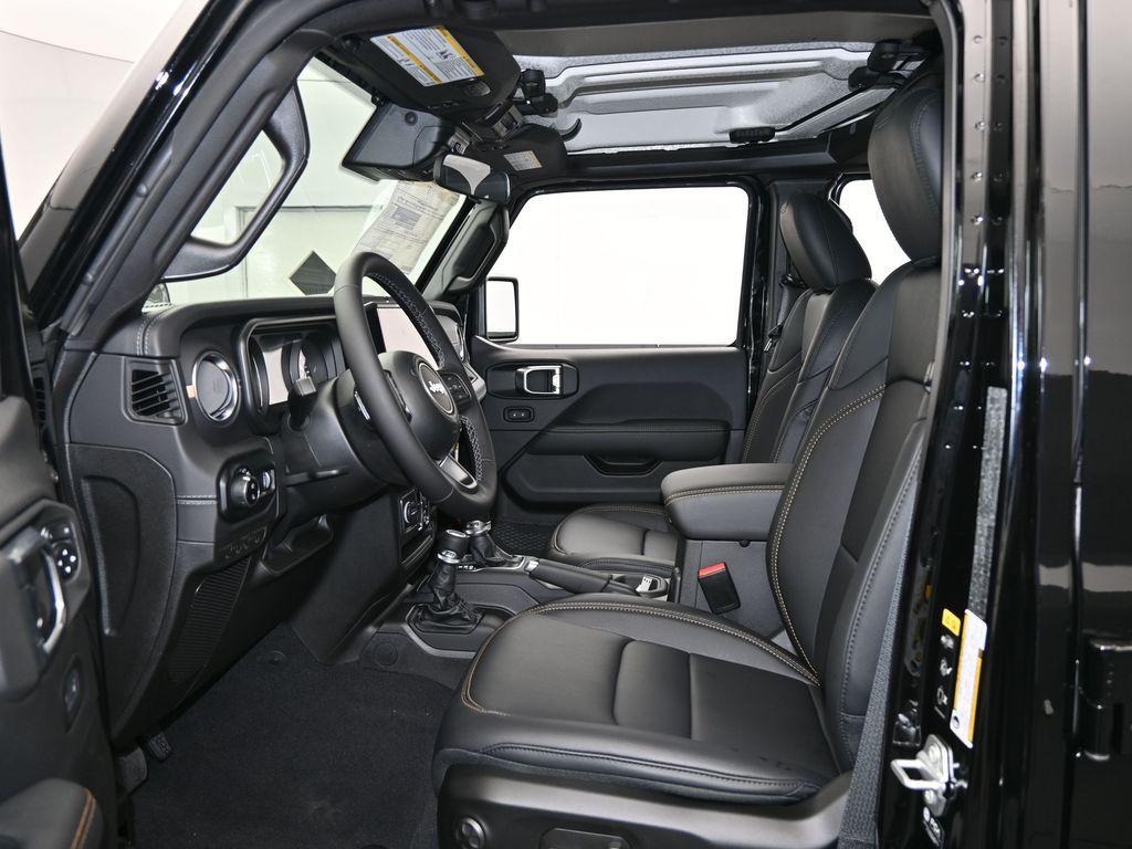 Used 2025 Black Clearcoat Jeep High Tide image 16