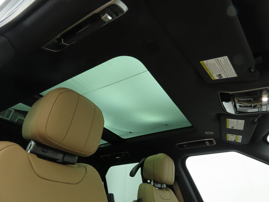 Thumbnail: 2025 Land Rover Range Rover Sport - 19