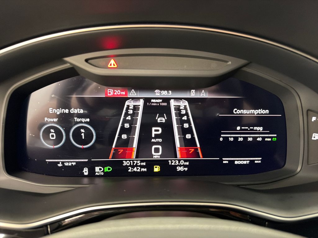 Used 2023  Audi 4.0T image 22