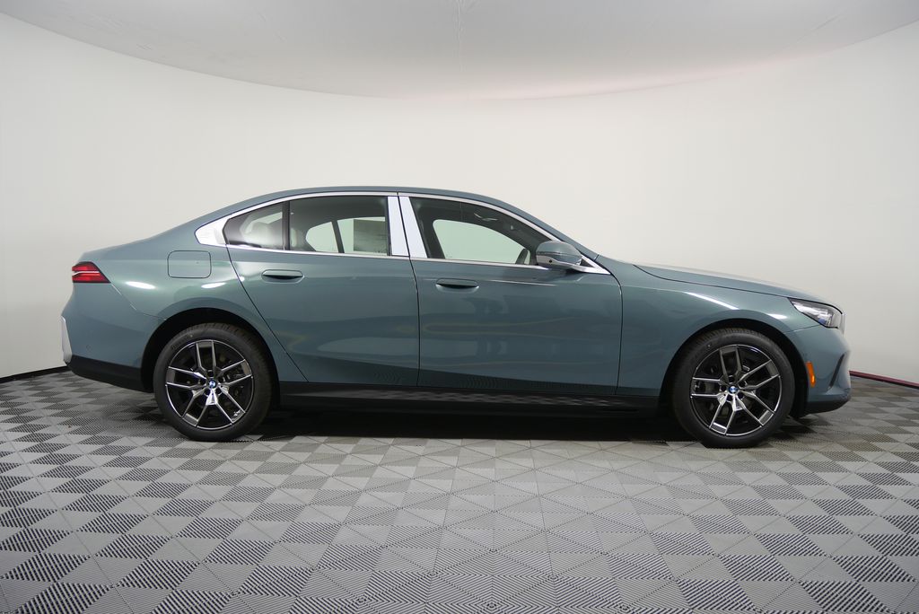 Thumbnail: 2026 BMW i5 - 2