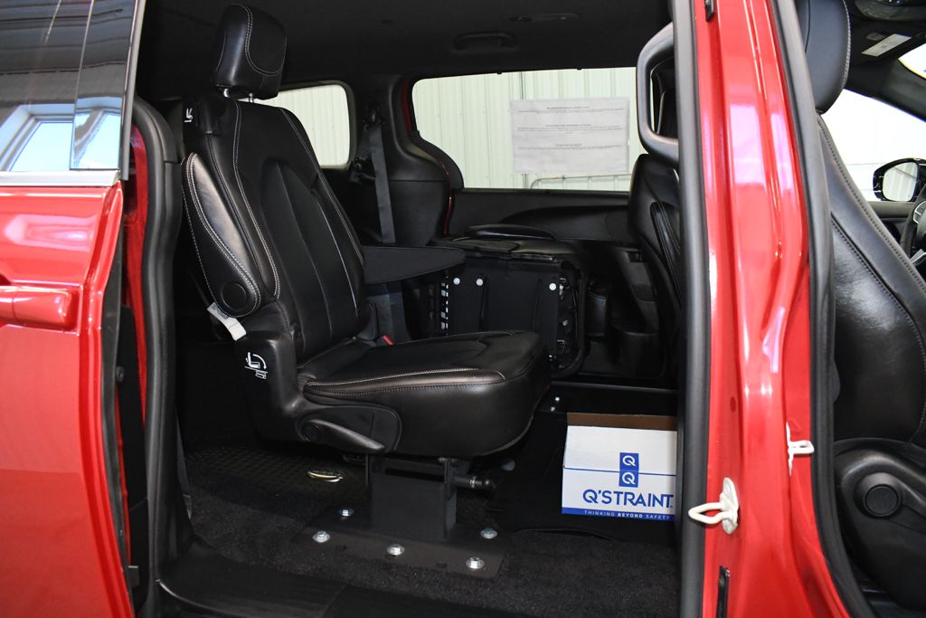 Used 2026 Red Chrysler Select image 26