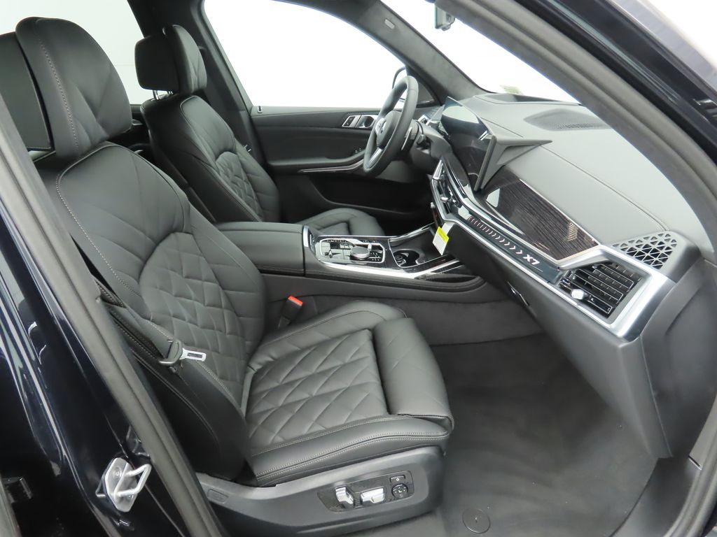 Thumbnail: 2026 BMW X7 - 20
