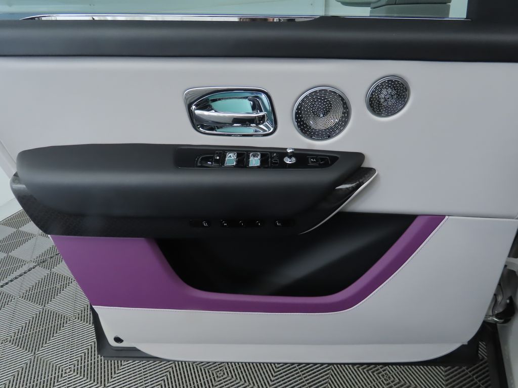 Thumbnail: 2023 Rolls-Royce Cullinan - 24