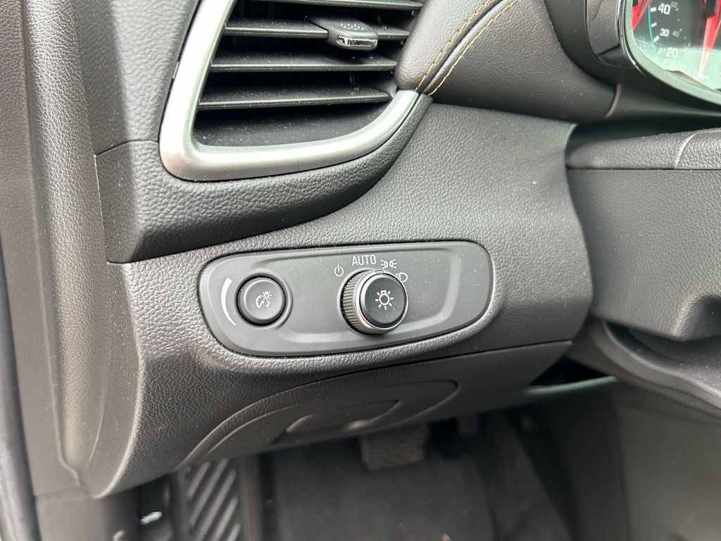 2019 Chevrolet Trax LT 18
