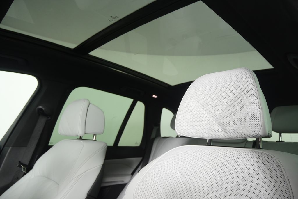 Thumbnail: 2026 BMW X5 - 12