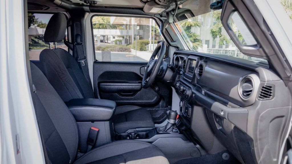 Used 2023 Jeep Gladiator Sport 4D Crew Cab