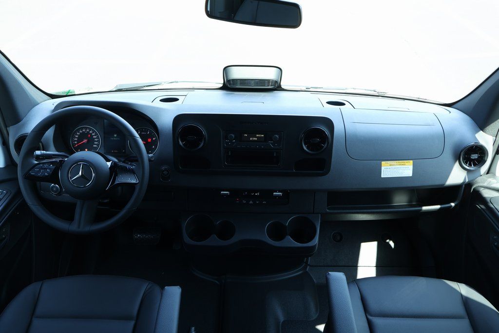 Thumbnail: 2025 Mercedes-Benz Sprinter - 4