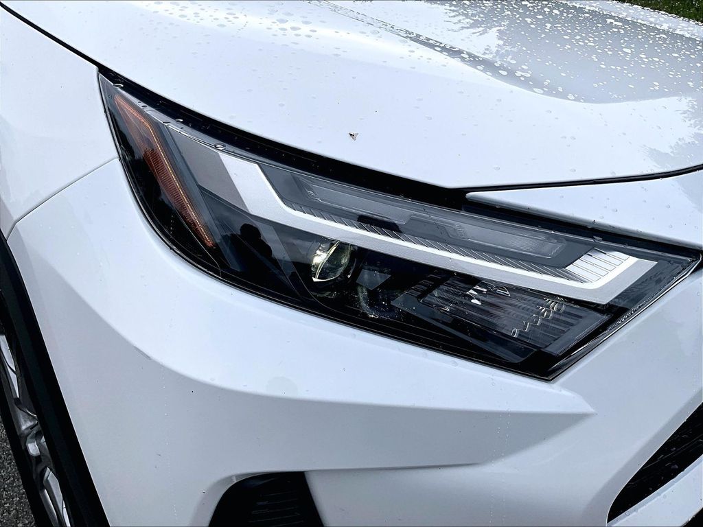 2024 Toyota RAV4 — photo 31