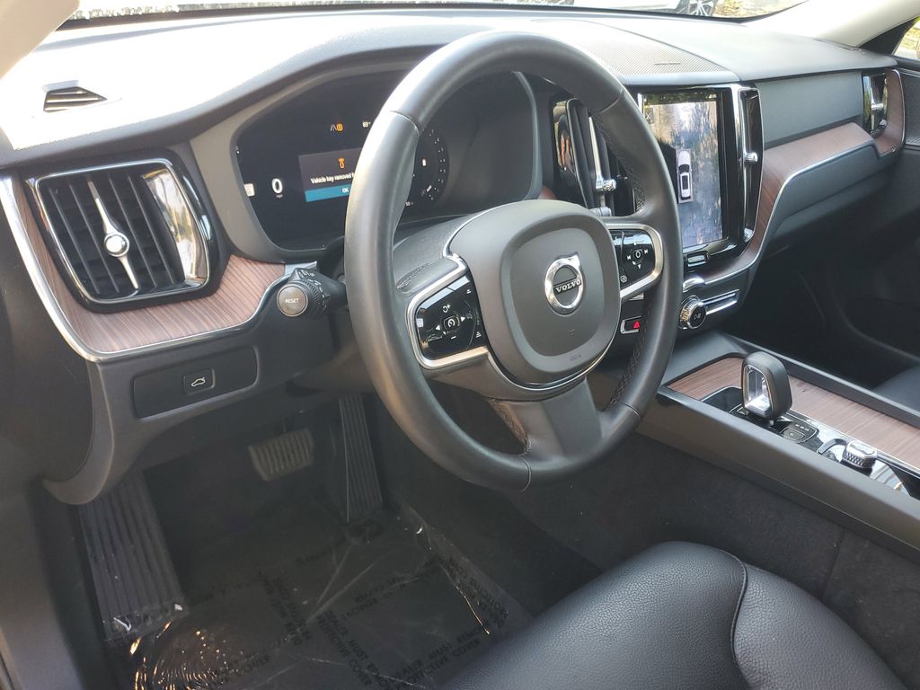 used 2023 Volvo XC60 car, priced at $28,895